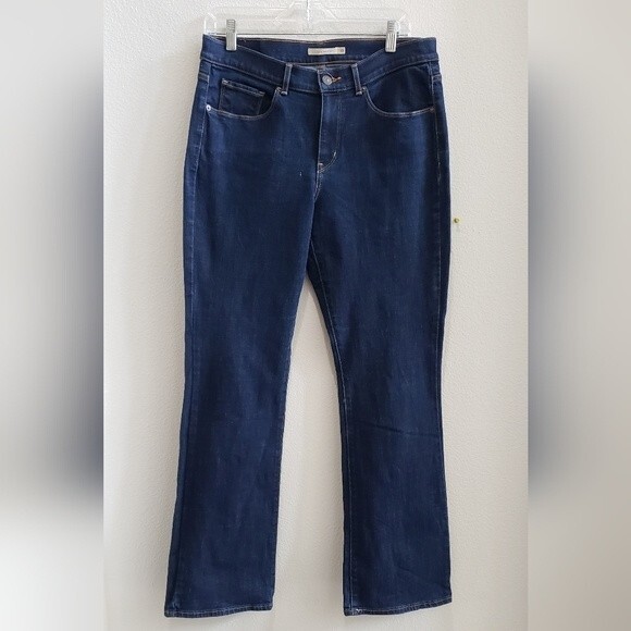 Classic Levi's boot cut size 10 or 30/32 - Picture 1 of 4